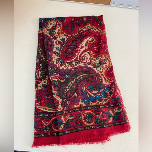 Accessories - EUC women’s red paisley print pattern soft lightweight‎ fringe hem fashion scarf